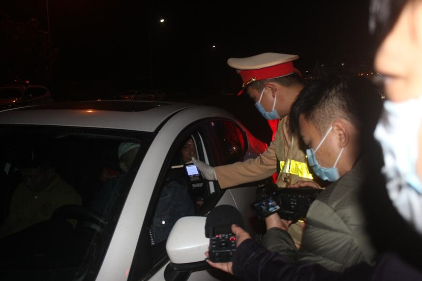 Các hoạt động kiểm tra, xử lý vi phạm theo chuyên đề này được thực hiện nghiêm túc, hiệu quả, góp phần răn đe, giáo dục, tạo chuyển biến tích cực về nhận thức, ý thức chấp hành pháp luật về giao thông đường bộ của nhân dân; đồng thời, phát hiện những tồn tại, bất cập và kiến nghị các biện pháp trong công tác quản lý, đào tạo người lái xe Các hoạt động kiểm tra, xử lý vi phạm theo chuyên đề này được thực hiện nghiêm túc, hiệu quả, góp phần răn đe, giáo dục, tạo chuyển biến tích cực về nhận thức, ý thức chấp hành pháp luật về giao thông đường bộ của nhân dân; đồng thời, phát hiện những tồn tại, bất cập và kiến nghị các biện pháp trong công tác quản lý, đào tạo người lái xe