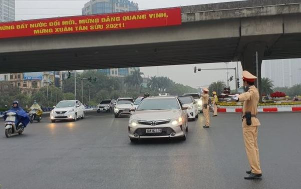 Đội CSGT số 6 triển khai lực lượng phân luồng và xử lý nghiêm đối với các vi phạm nhằm đảm bảo đường thông thoáng, an toàn cho các đoàn dẫn, người dân đi lại Đội CSGT số 6 triển khai lực lượng phân luồng và xử lý nghiêm đối với các vi phạm nhằm đảm bảo đường thông thoáng, an toàn cho các đoàn dẫn, người dân đi lại