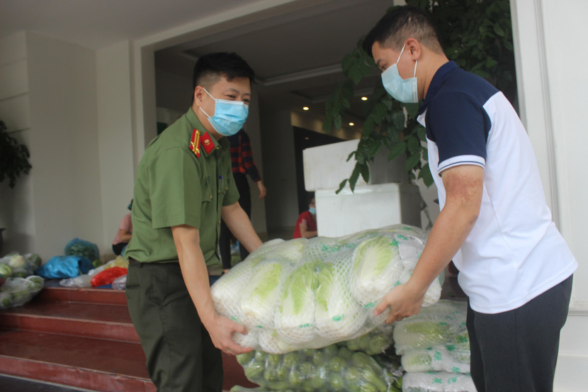 Rau xanh được CAQ Cầu Giấy và các đơn vị đồng hành quyên góp chuyển tới Rau xanh được CAQ Cầu Giấy và các đơn vị đồng hành quyên góp chuyển tới