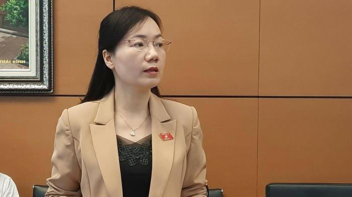 Đại biểu Đỗ Thị Việt Hà (đoàn Bắc Giang) phát biểu thảo luận