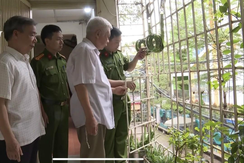 Lối thoát nạn được mở tại các "chuồng cọp"