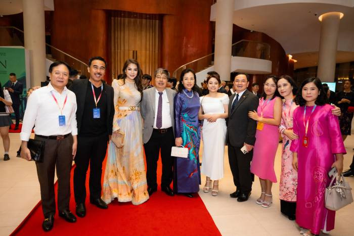 Nhiều thế hệ nghệ sĩ, những người làm nghề hội hộ tại LHP Quốc tế Hà Nội 2024