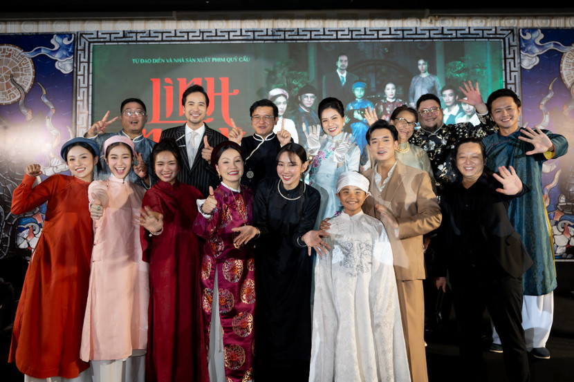 Dàn diên viên của "Linh miêu - Quỷ nhập tràng" trong buổi showcase Dàn diên viên của "Linh miêu - Quỷ nhập tràng" trong buổi showcase