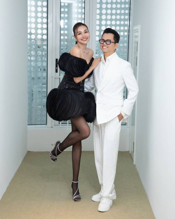 Siêu mẫu Thanh Hằng bên đạo diễn Long Kan - người thực hiên chương trình Vietnam Next-Gen Fashion