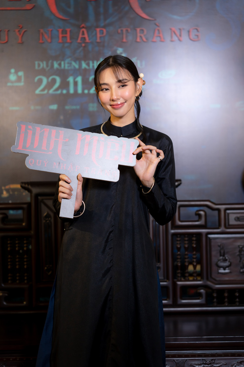 Hoa hậu Thuỳ Tiên được nghệ sĩ Hồng Đào khen ngợi sau khi cùng tham gia "Linh miêu" Hoa hậu Thuỳ Tiên được nghệ sĩ Hồng Đào khen ngợi sau khi cùng tham gia "Linh miêu"