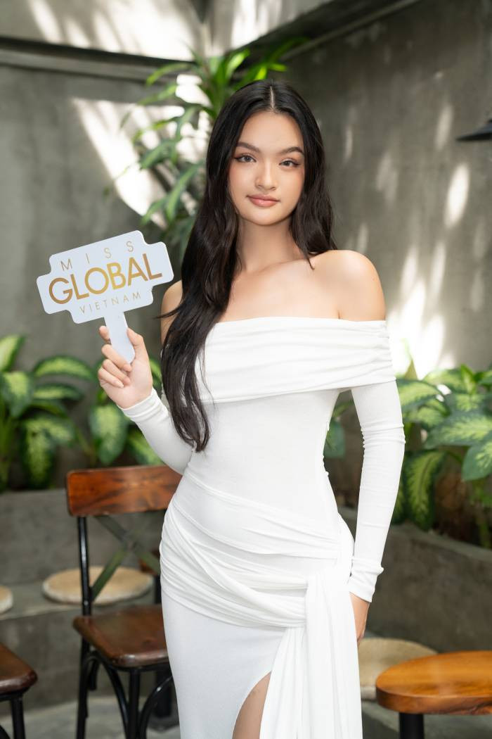 Người mẫu Kiều Thị Thuý Hằng tìm kiếm cơ hội mới sau thành tích ở Miss Cosmo Việt Nam 2023 Người mẫu Kiều Thị Thuý Hằng tìm kiếm cơ hội mới sau thành tích ở Miss Cosmo Việt Nam 2023