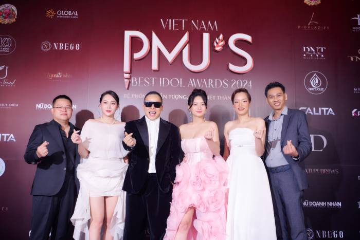 Vợ chồng người mẫu Phùng Ngọc Yến cùng nhiều bạn bè đến chúc mừng Phan Như Thảo Vợ chồng người mẫu Phùng Ngọc Yến cùng nhiều bạn bè đến chúc mừng Phan Như Thảo