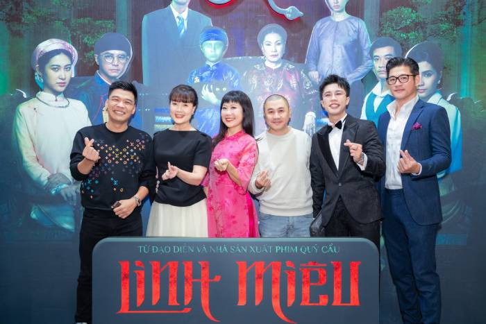 Dàn nghệ sĩ Hà Nội đến ủng hộ đồng nghiệp Dàn nghệ sĩ Hà Nội đến ủng hộ đồng nghiệp