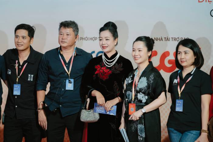 NSND Chiều Xuân cùng các khách mời tham dự LHP