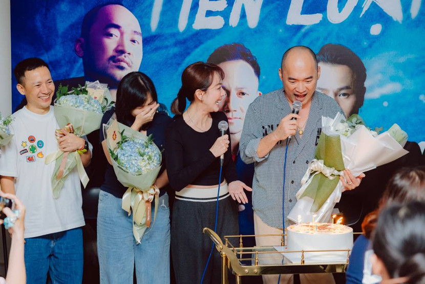Tiến Luật xúc động khi đón nhận tình cảm của vợ và những người thân, bạn bè và khán giả