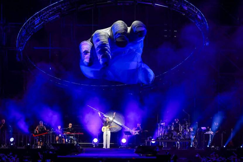 Sân khấu live concert "Bảo tàng của nuối tiếc" được thiết kế ấn tượng