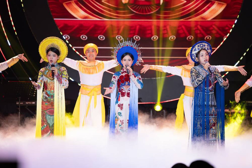 Những người con nuôi của cố ca sĩ Phi Nhung đã trưởng thành và nối bước con đường nghệ thuật của mẹ nuôi