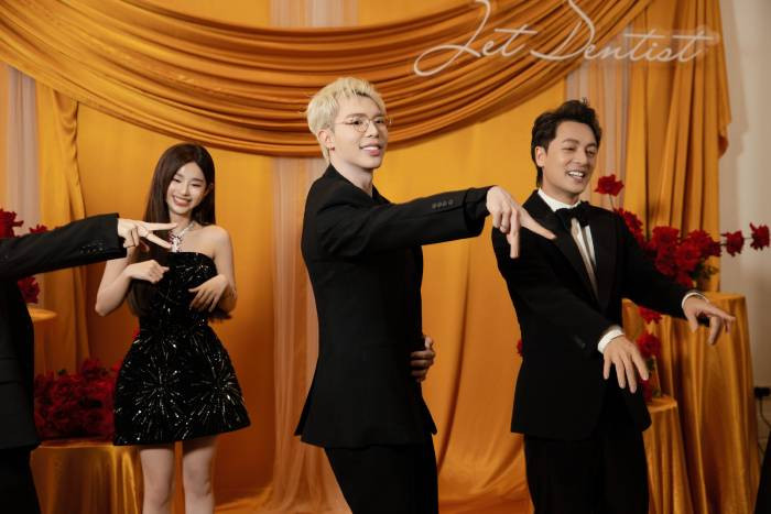 Ca khúc "Ngáo ngơ" nổi tiếng của chương trình "Anh trai say hi" được Erik, Đức Phúc, Đăng Khôi biểu diễn nhiệt tình