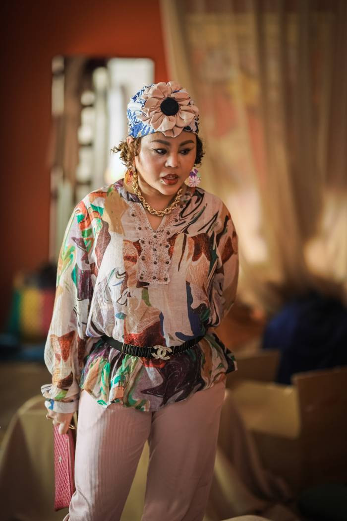 Lê Giang xuất hiện với tạo hình mới lạ trong "Bộ tứ báo thủ"