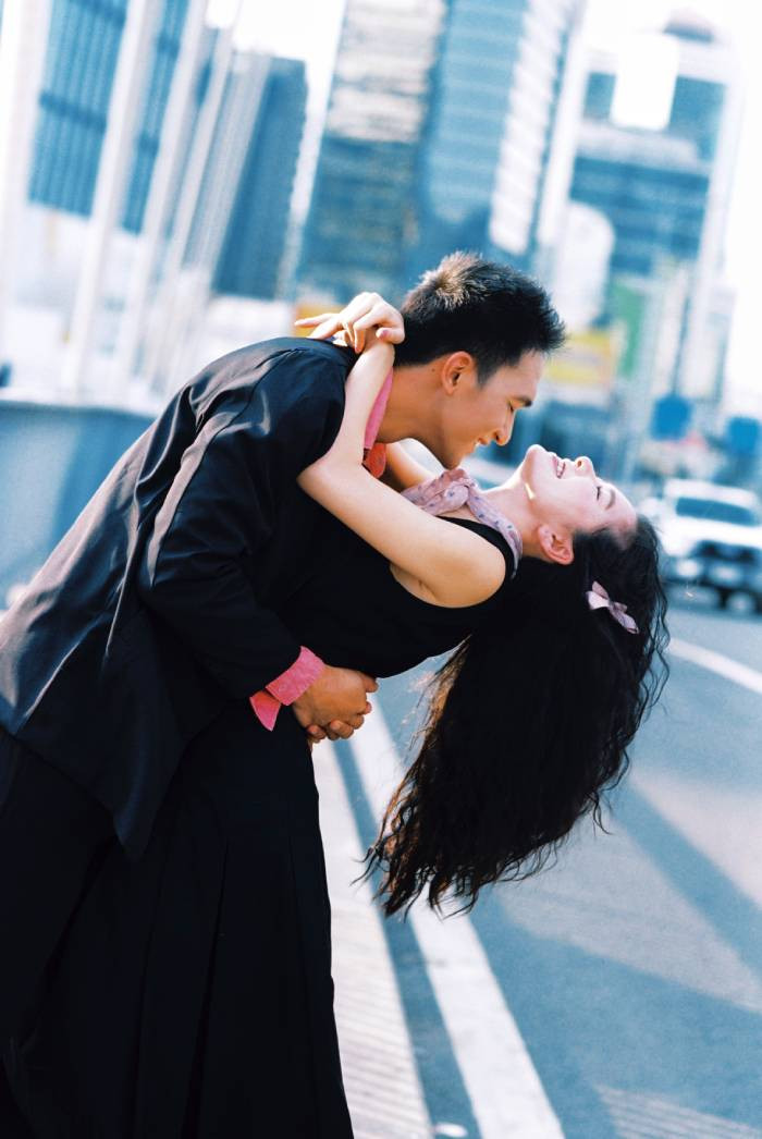 Sau đó ít lâu, Yên Đan gây bão cùng bộ phim "Đi giữa trời rực rỡ" rồi nhận luôn giải Beauty Influencer Of The Year tại L’Officiel Beauty Choice Awards 2024