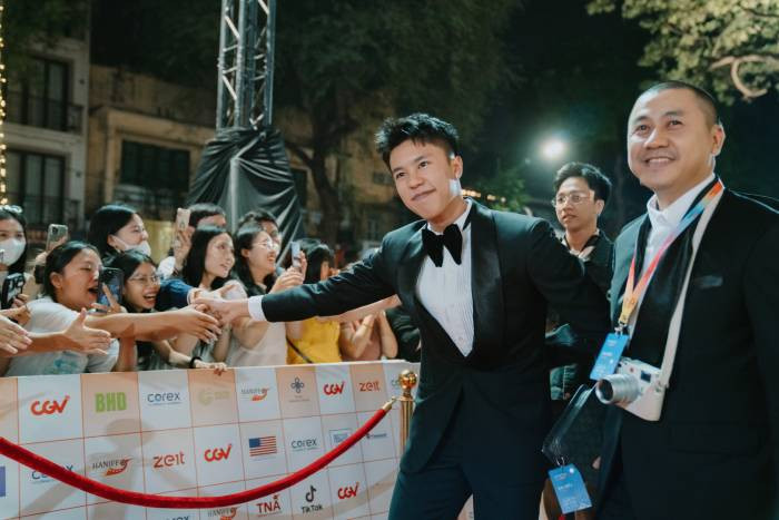 Diễn viên trẻ Long Vũ nhận được sự cổ vũ nồng nhiệt từ khán giả