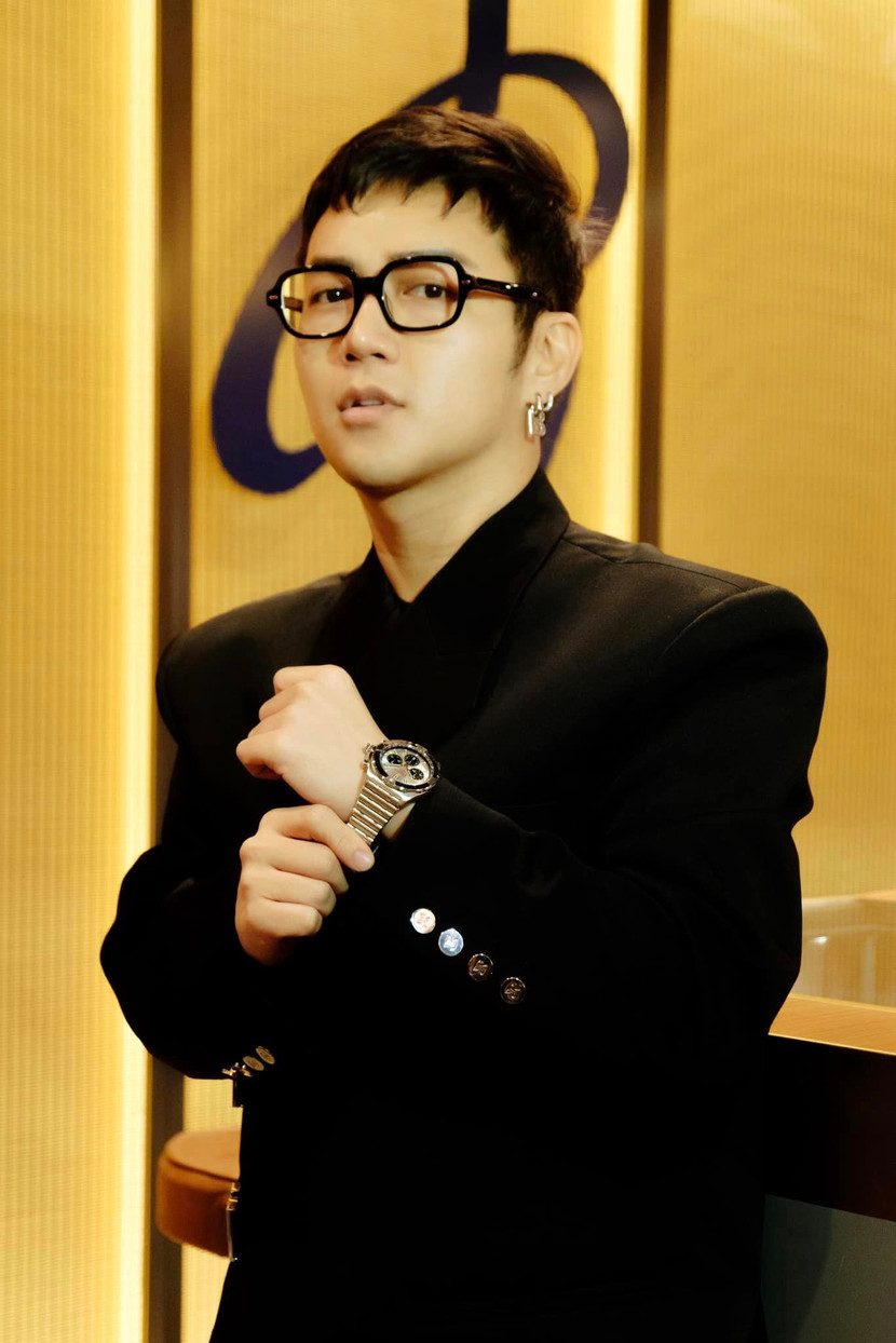 NTK Chung Thanh Phong với 12 năm kinh nghiệm trong thời trang cưới, là người được nhiều ngôi sao nổi tiếng tin tưởng gửi gắm chiếc váy cưới cho ngày quan trong nhất đời mình