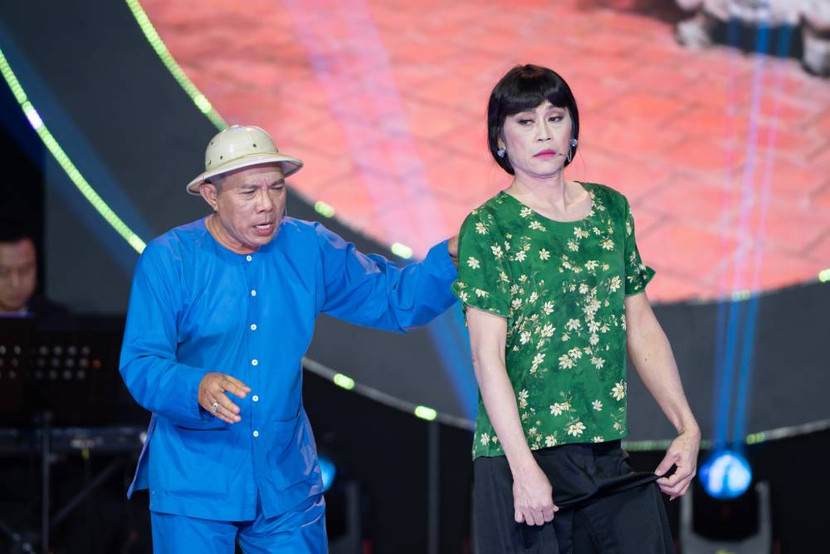 Rất lâu NSƯT Hoài Linh mới "giả gái" trong phần trình diễn của mình