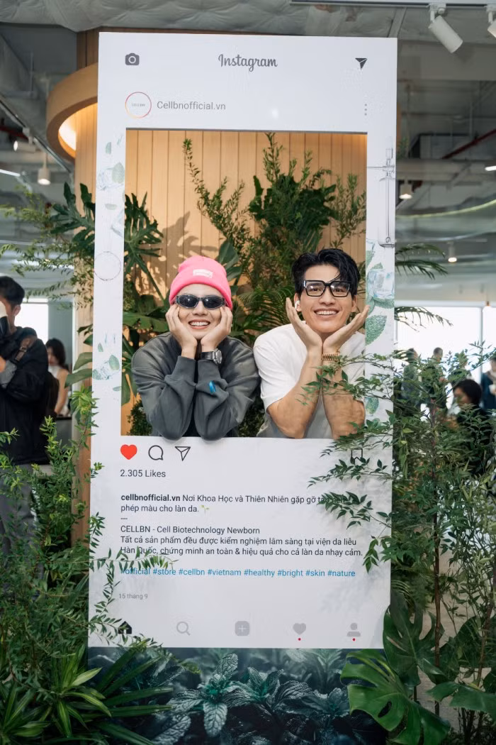 Quốc Thiên và Duy Khánh nhí nhảnh tạo dáng chụp ảnh kỷ niệm