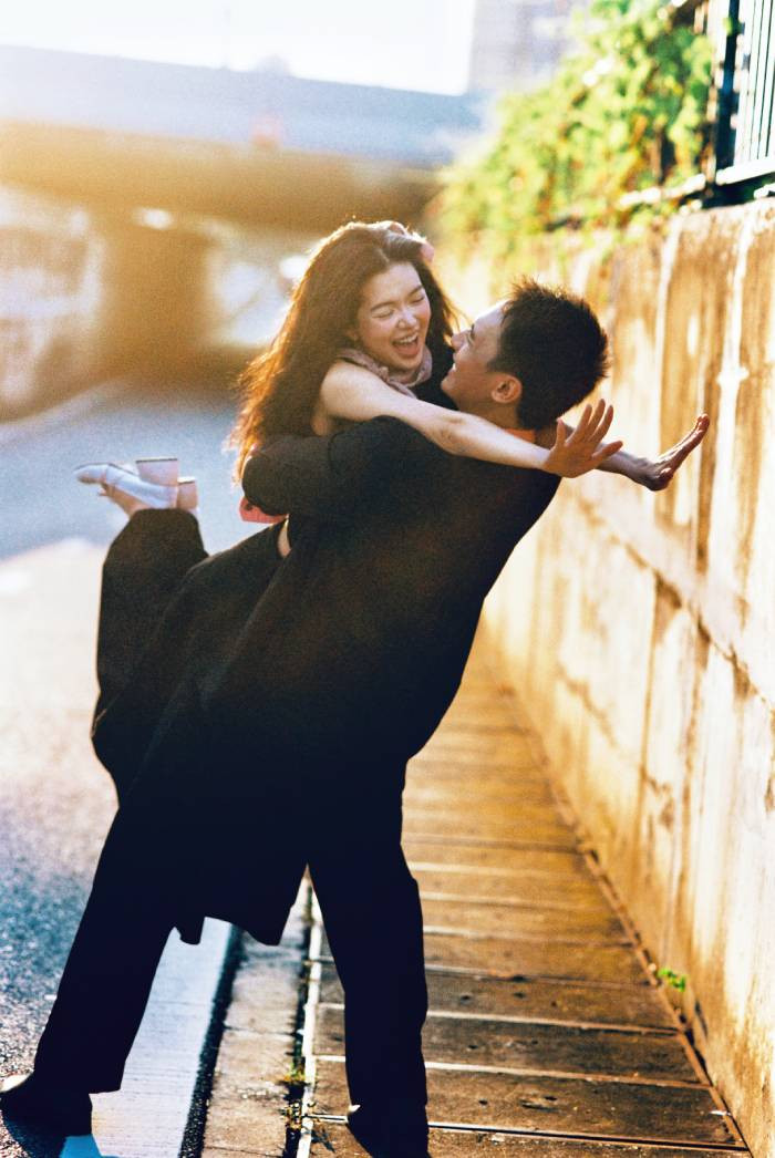 Yên Đan bày tỏ: “Bên cạnh sự nỗ lực, rõ ràng mình còn có may mắn nữa. Trên mỗi hành trình đã qua, mình đều nhớ đến xuất phát điểm của bản thân là như thế nào. Có những ngày mình đã rất vất vả, cố gắng kiếm tiền để vừa học, vừa theo đuổi đam mê. Thành công hiện tại chỉ là số 1, mình còn phải tiến tới số 2, số 3 và nhiều số hơn nữa”