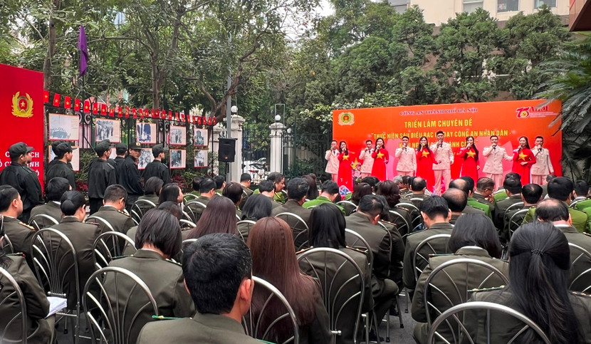 Tiết mục văn nghệ khai mạc triển lãm Tiết mục văn nghệ khai mạc triển lãm