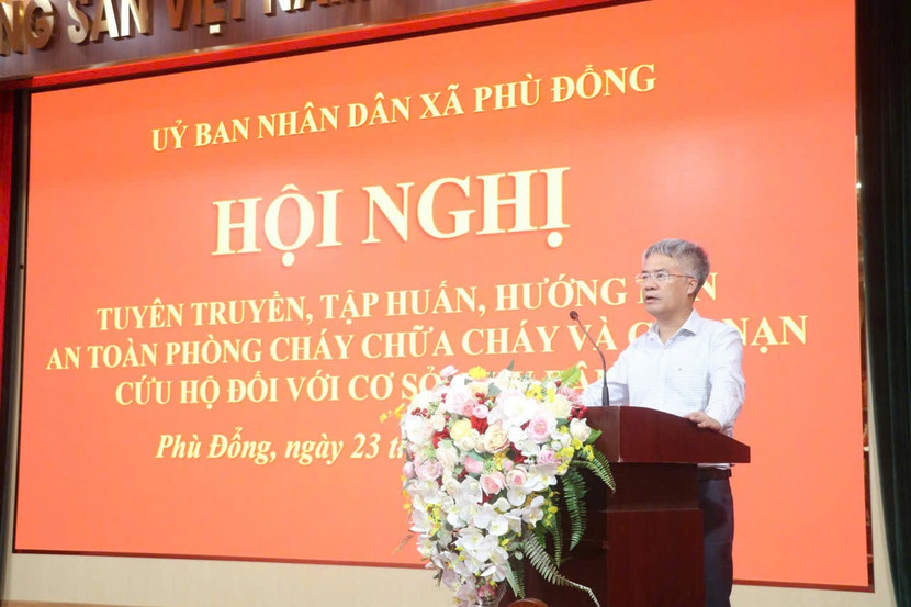 Phó Chủ tịch UBND xã Phù Đổng Nguyễn Văn Thuyết phát biểu tại hội nghị Phó Chủ tịch UBND xã Phù Đổng Nguyễn Văn Thuyết phát biểu tại hội nghị