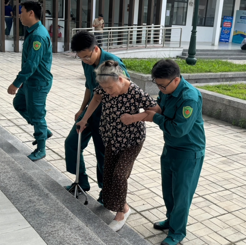 Chương trình khám, tư vấn sức khỏe chuyển tải ý nghĩa trân quý: "Uống nước nhớ nguồn", "Kính lão trọng thọ", cũng như tri ân những hy sinh, đóng góp của người có công với Cách mạng, người cao tuổi. Lãnh đạo phường khẳng định điều này là tình cảm, trách nhiệm của thế hệ hôm nay đối với thế hệ đi trước