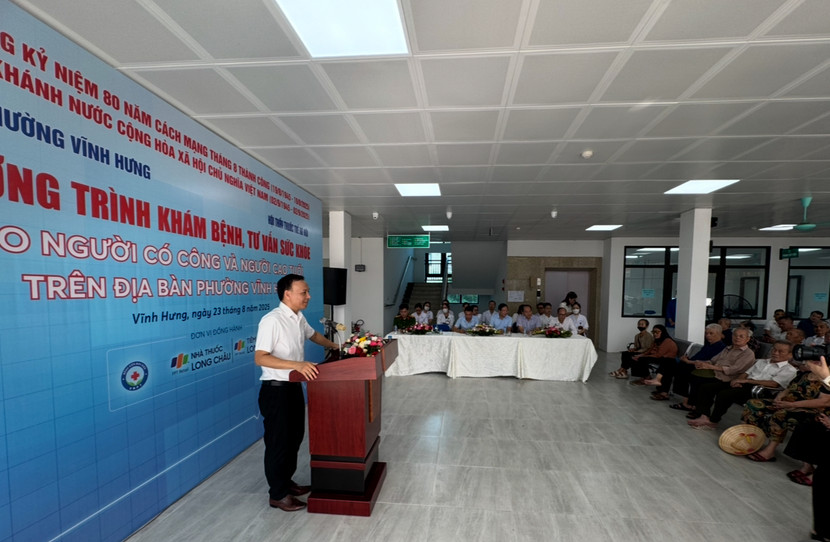 Tham gia chương trình khám, tư vấn sức khỏe cho người dân phường Vĩnh Hưng, Tiến sỹ, bác sỹ Nguyễn Trọng Sơn - Chủ tịch Hội Thầy thuốc trẻ Hà Nội đánh giá cao tấm lòng của lãnh đạo Đảng ủy, HĐND, UBND phường; và bày tỏ mong muốn các hội viên của Hội Thầy thuốc trẻ Hà Nội sẽ được đồng hành thường xuyên cùng phường Vĩnh Hưng trong sự nghiệp bảo vệ sức khỏe nhân dân