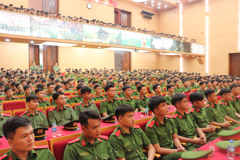 Tập huấn cho cán bộ, học viên các trường CAND tham gia công tác bảo đảm ANTT Lễ kỷ niệm A80 ảnh 2