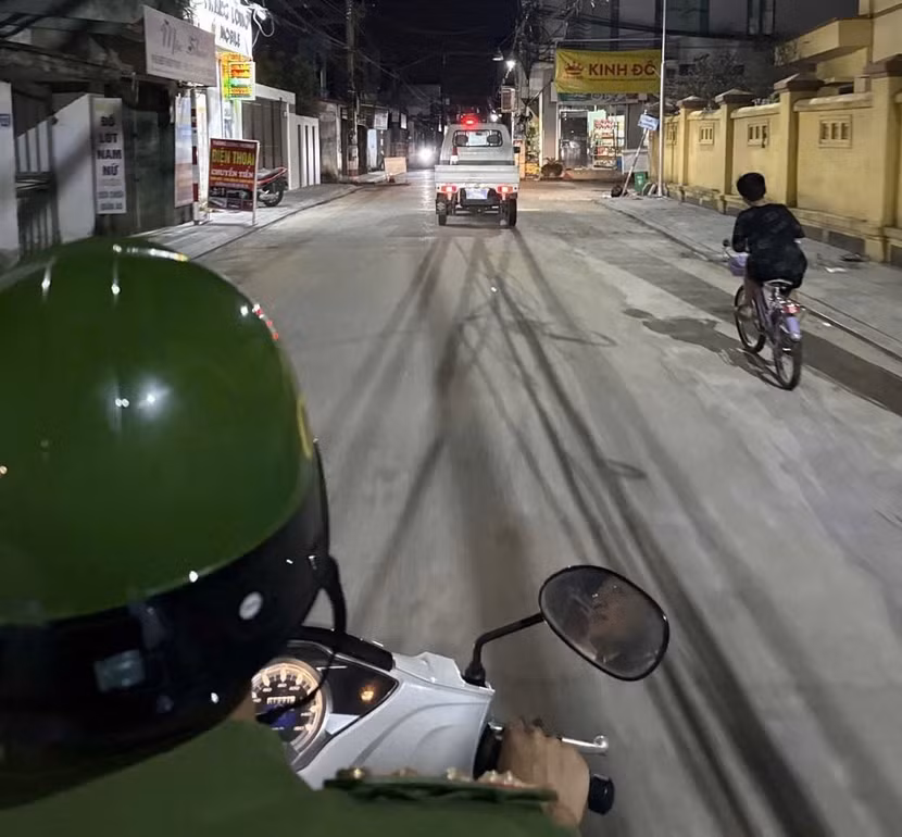 Lực lượng Công an xã Nội Bài tuần tra trên địa bàn