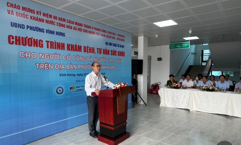 Trong phát biểu khai mạc với sự tham dự của đầy đủ các đồng chí lãnh đạo Đảng ủy, HĐND, UBND, Công an phường, các ngành, đoàn thể, ông Phạm Hải Bình - Phó Bí thư Đảng ủy, Chủ tịch UBND phường Vĩnh Hưng mong muốn cán bộ, nhân viên Phòng khám đa khoa Lĩnh Nam luôn nỗ lực, cố gắng và đạt nhiều kết quả trong sự nghiệp chăm sóc sức khỏe nhân dân. Lãnh đạo phường cũng sẽ chủ động mời các chuyên gia, tổ chức y tế về tập huấn nâng cao tay nghề cho cán bộ, nhân viên Phòng khám, và phối hợp khám, tư vấn chữa bệnh cho nhân dân