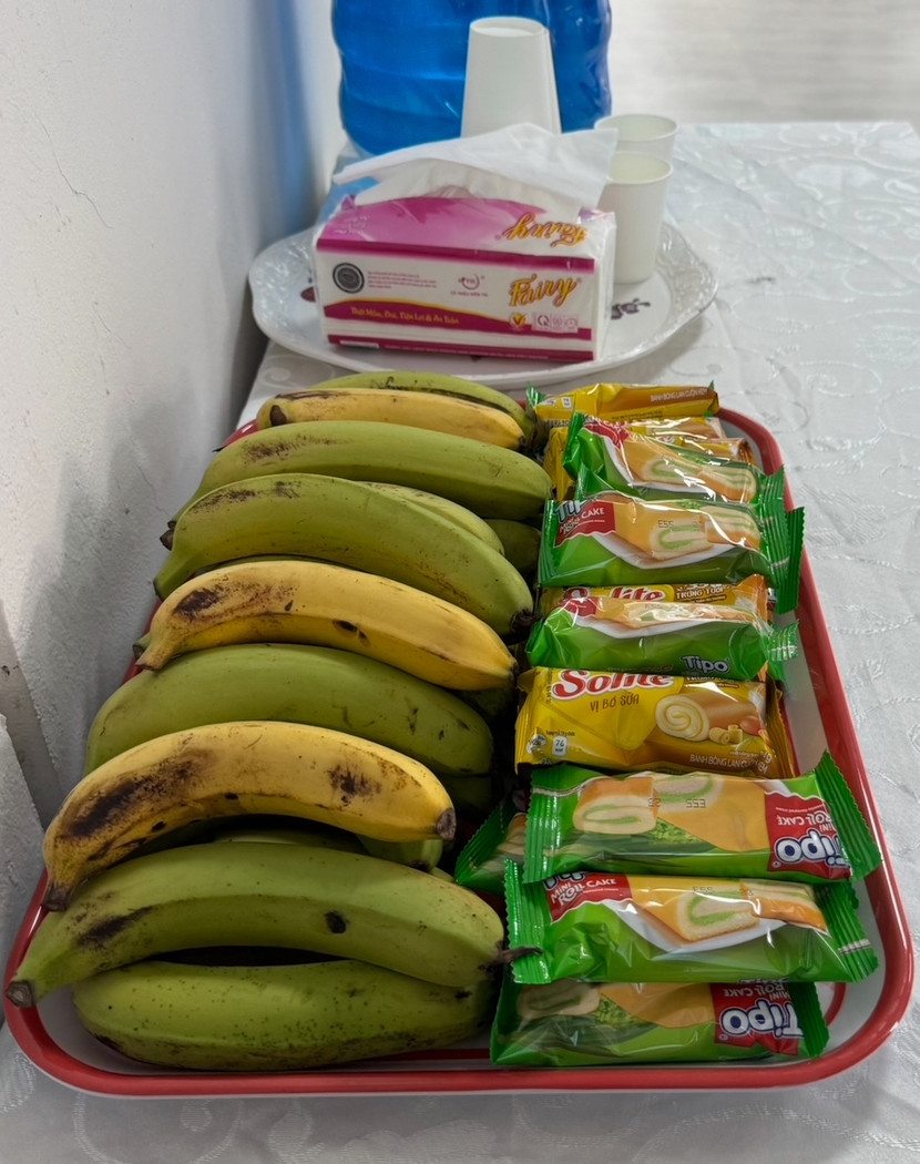 Cùng thực phẩm được chuẩn bị chu đáo sau khi thăm khám. "Qua chương trình, chúng tôi cùng đội ngũ y, bác sỹ muốn lan tỏa tinh thần trách nhiệm, lòng nhân ái, và mong các bác hãy cùng "Sống khỏe - sống đẹp - sống có ích", Chủ tịch Phạm Hải Bình bày tỏ.