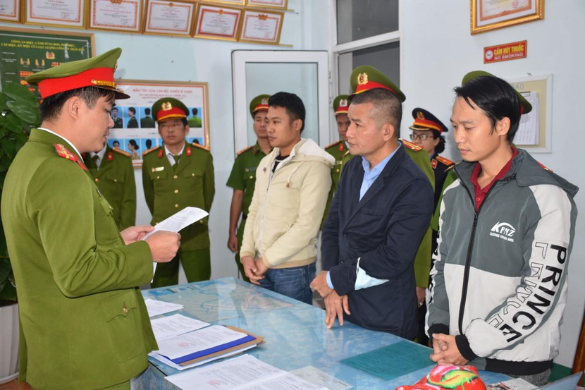 3 đối tượng bị bắt do có dấu hiệu gian lận, trục lợi quỹ BHYT 3 đối tượng bị bắt do có dấu hiệu gian lận, trục lợi quỹ BHYT