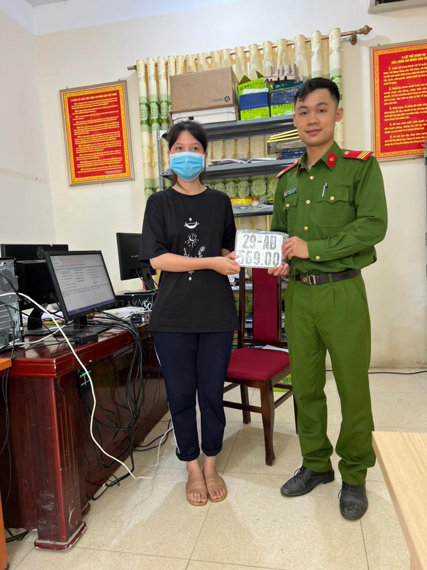 Công dân xã Yên Bài, huyện Ba Vì nhận biển số phương tiện ngay tại địa bàn cư trú Công dân xã Yên Bài, huyện Ba Vì nhận biển số phương tiện ngay tại địa bàn cư trú