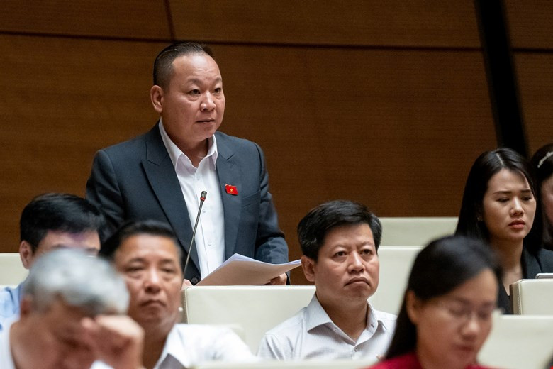 Đại biểu Tráng A Dương (đoàn Hà Giang) chất vấn