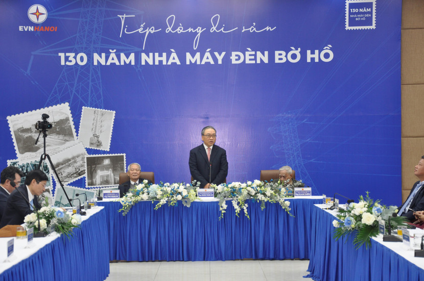 Nguyên Phó Thủ tướng Hoàng Trung Hải phát biểu tại buổi Hội thảo Nguyên Phó Thủ tướng Hoàng Trung Hải phát biểu tại buổi Hội thảo