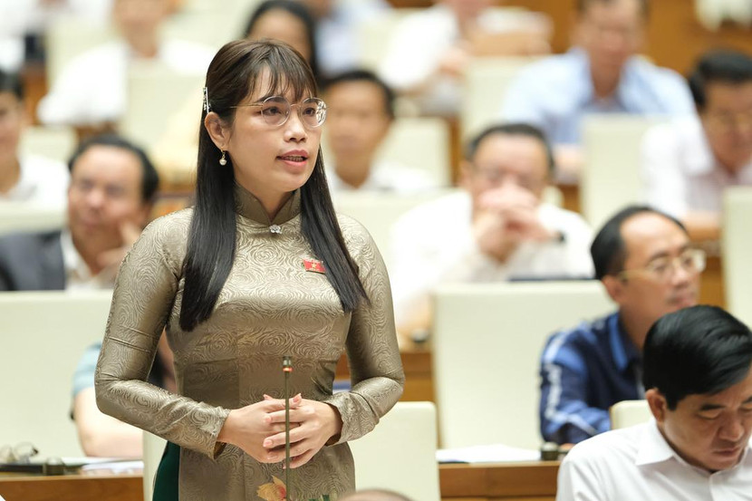 Đại biểu Châu Quỳnh Dao (đoàn Kiên Giang) đặt câu hỏi