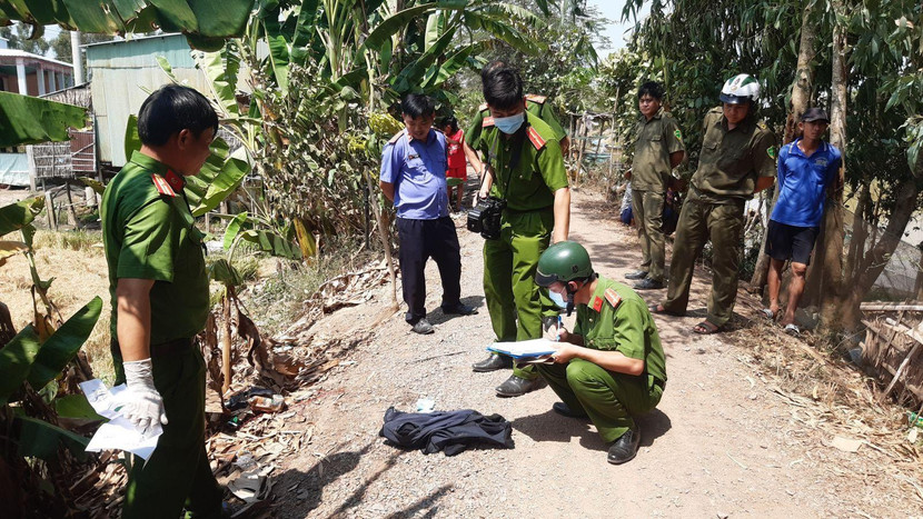 Công an điều tra vụ việc tên trộm chó dùng súng tự chế bắn chết người ở Long An Công an điều tra vụ việc tên trộm chó dùng súng tự chế bắn chết người ở Long An