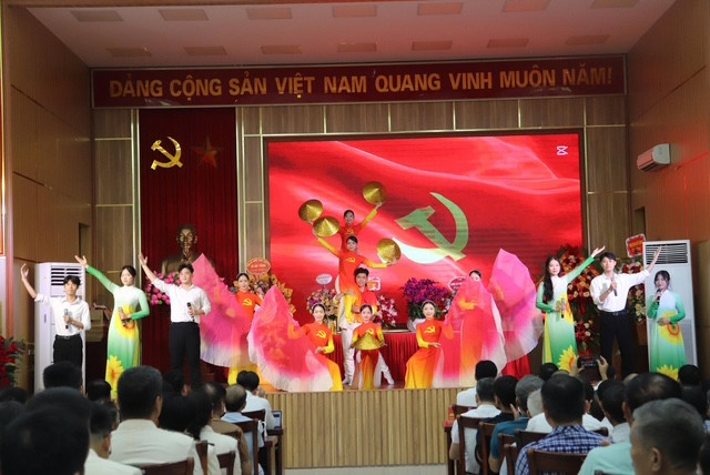 Tiết mục văn nghệ chào mừng lễ kỷ niệm Tiết mục văn nghệ chào mừng lễ kỷ niệm