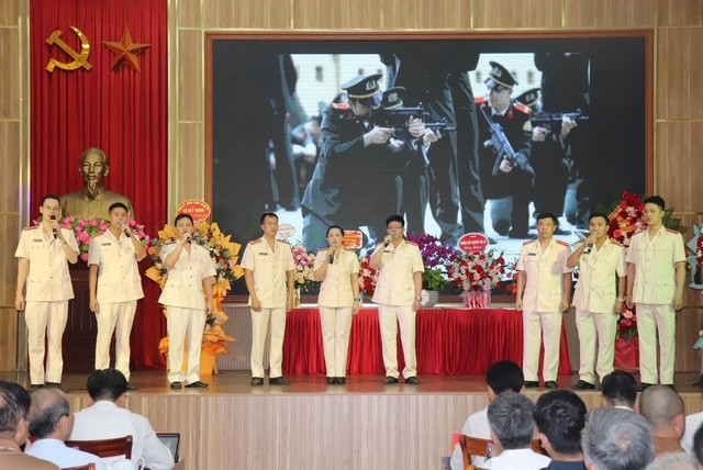 Tiết mục văn nghệ tại lễ kỷ niệm Tiết mục văn nghệ tại lễ kỷ niệm