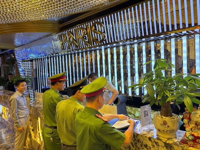 Trong tối 18-8, tổ công tác CAP Hoàng Liệt do Trung tá Nguyễn Trọng Quang- Phó trưởng CAP làm tổ trưởng, đã dẫn đầu các thành viên thuộc tổ CSKV, tổ An ninh triển khai các cơ sở lưu trú trên địa bàn