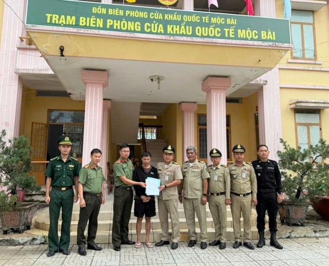 Đối tượng Nìm Cún Pẩu bị các lực lượng bắt giữ Đối tượng Nìm Cún Pẩu bị các lực lượng bắt giữ