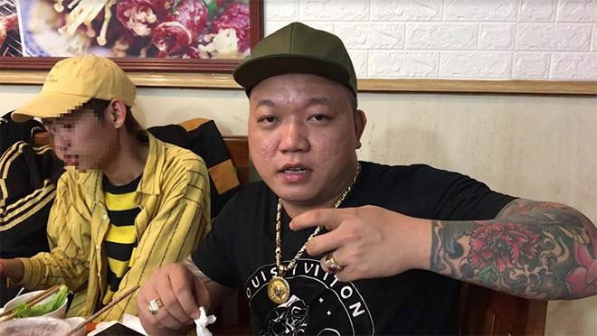 "Giang hồ mạng" Ngọc "Rambo" đang bị điều tra về hành vi "Bắt giữ người trái pháp luật". "Giang hồ mạng" Ngọc "Rambo" đang bị điều tra về hành vi "Bắt giữ người trái pháp luật".