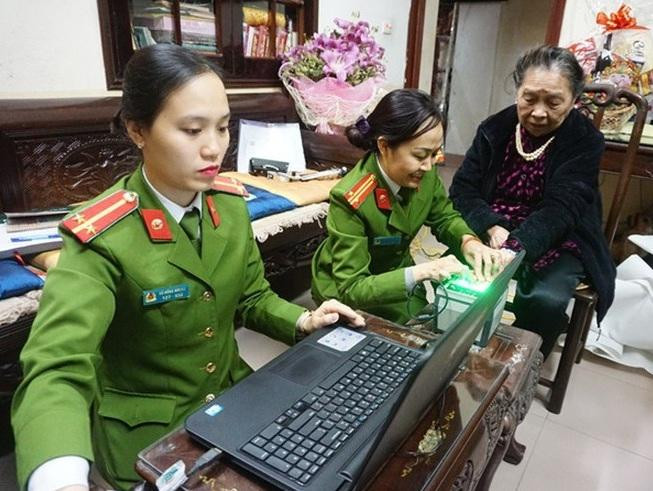 Công an Hà Nội luôn gắn bó mật thiết, nêu cao tinh thần phục vụ nhân dân
