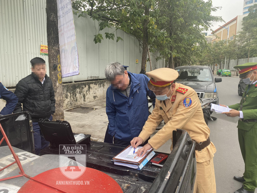 Lập biên bản xử lý trường hợp có nồng độ cồn và điều khiển phương tiện