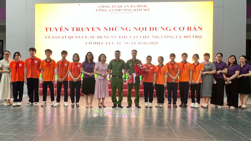 Ban tổ chức chụp ảnh lưu niệm