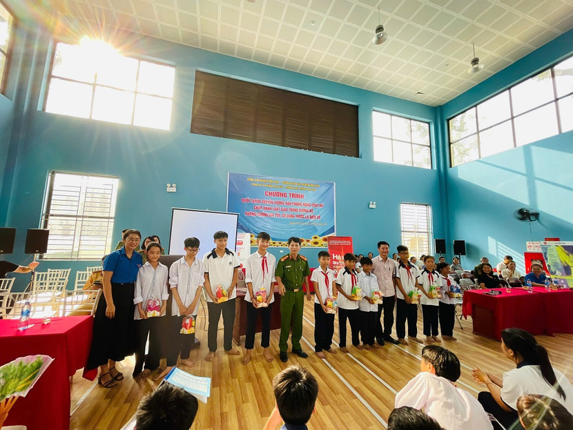 Trang bị kiến thức phòng, chống ma tuý cho hơn 800 em học sinh ảnh 7