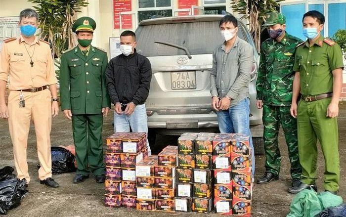 Hai đối tượng Hồ Văn Nhòm và Trần Đình Tùng cùng tang vật