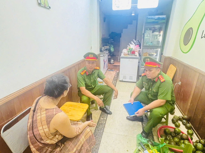 Trao đổi, tuyên truyền ngay tại thực địa