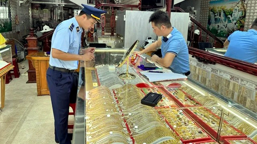 Lực lượng QLTT đang chủ động triển khai kế hoạch kiểm tra chuyên đề đối với các cơ sở kinh doanh vàng trên địa bàn thành phố Lực lượng QLTT đang chủ động triển khai kế hoạch kiểm tra chuyên đề đối với các cơ sở kinh doanh vàng trên địa bàn thành phố